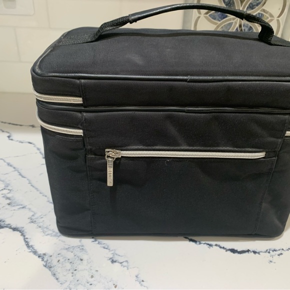 Make-up case. Black. Fabric exterior with solid insert. - Picture 9 of 11